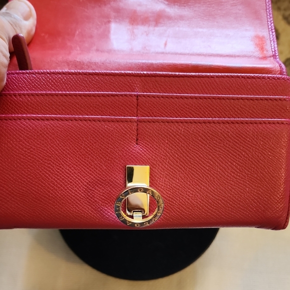 Bvlgari Sophisticated Pink Leather Wallet with Gold Hardware. - Picture 16 of 16